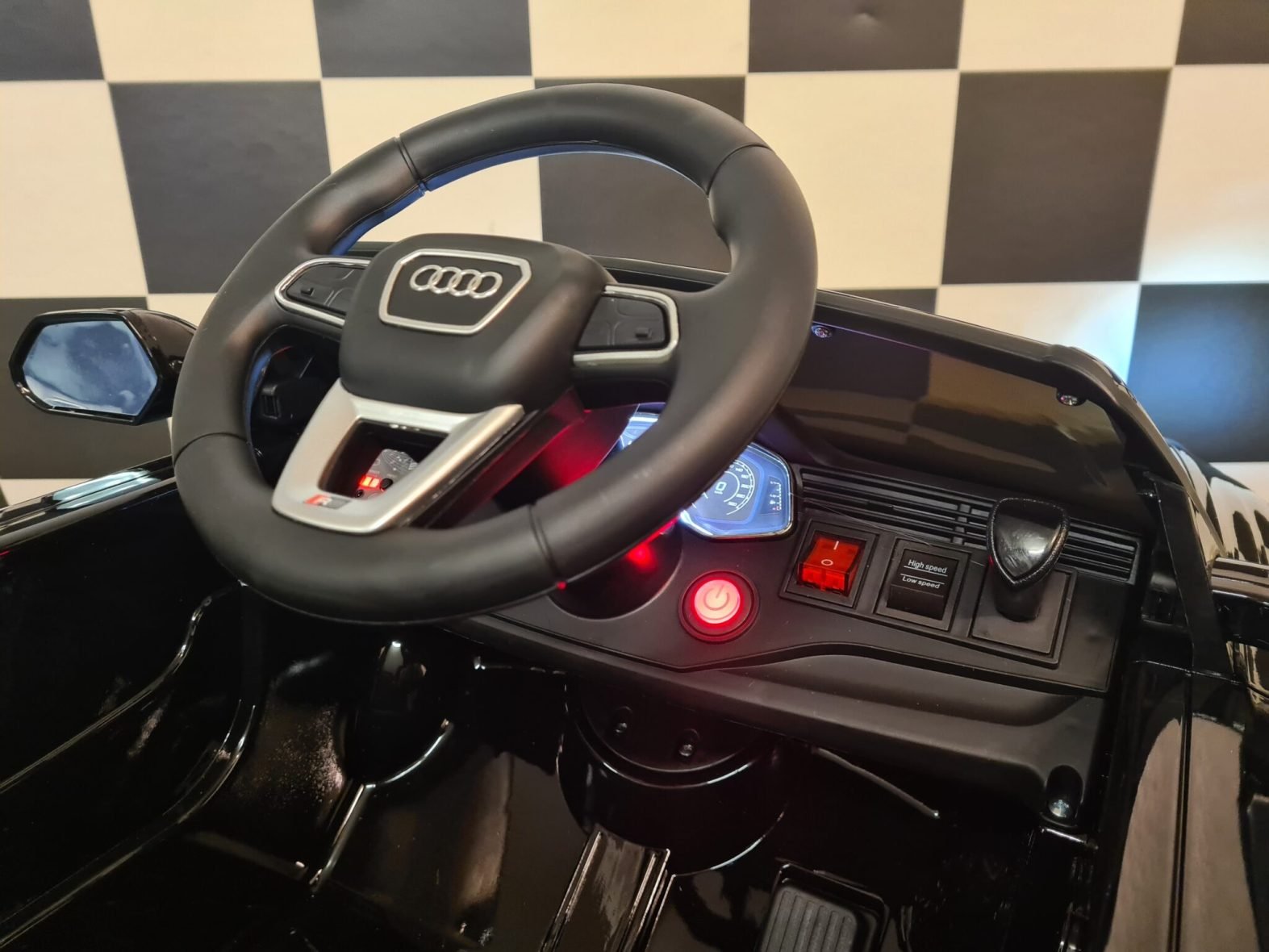 Audi-Q8-elektrische-auto-kind