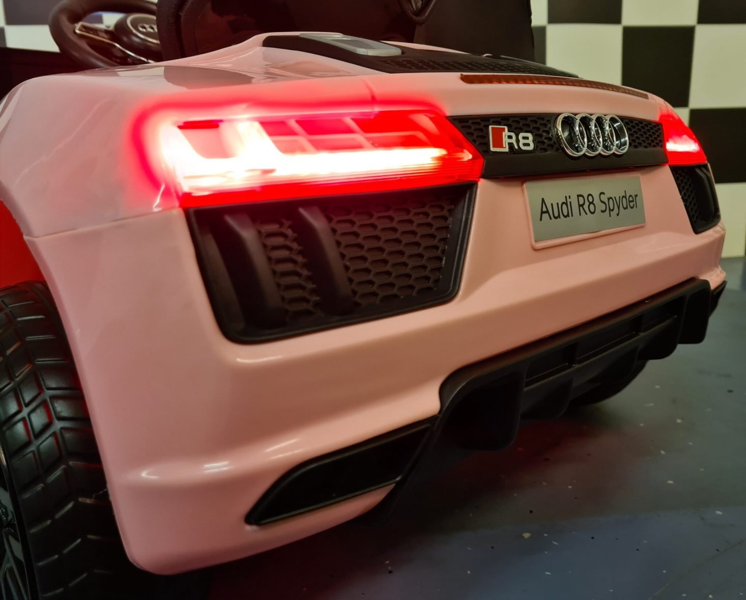 Audi-R8-accu-auto-kind