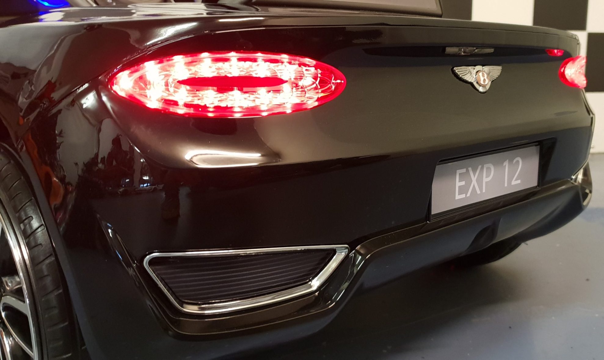 EXP-12-elektrische-Bentley-kinderauto-zwart