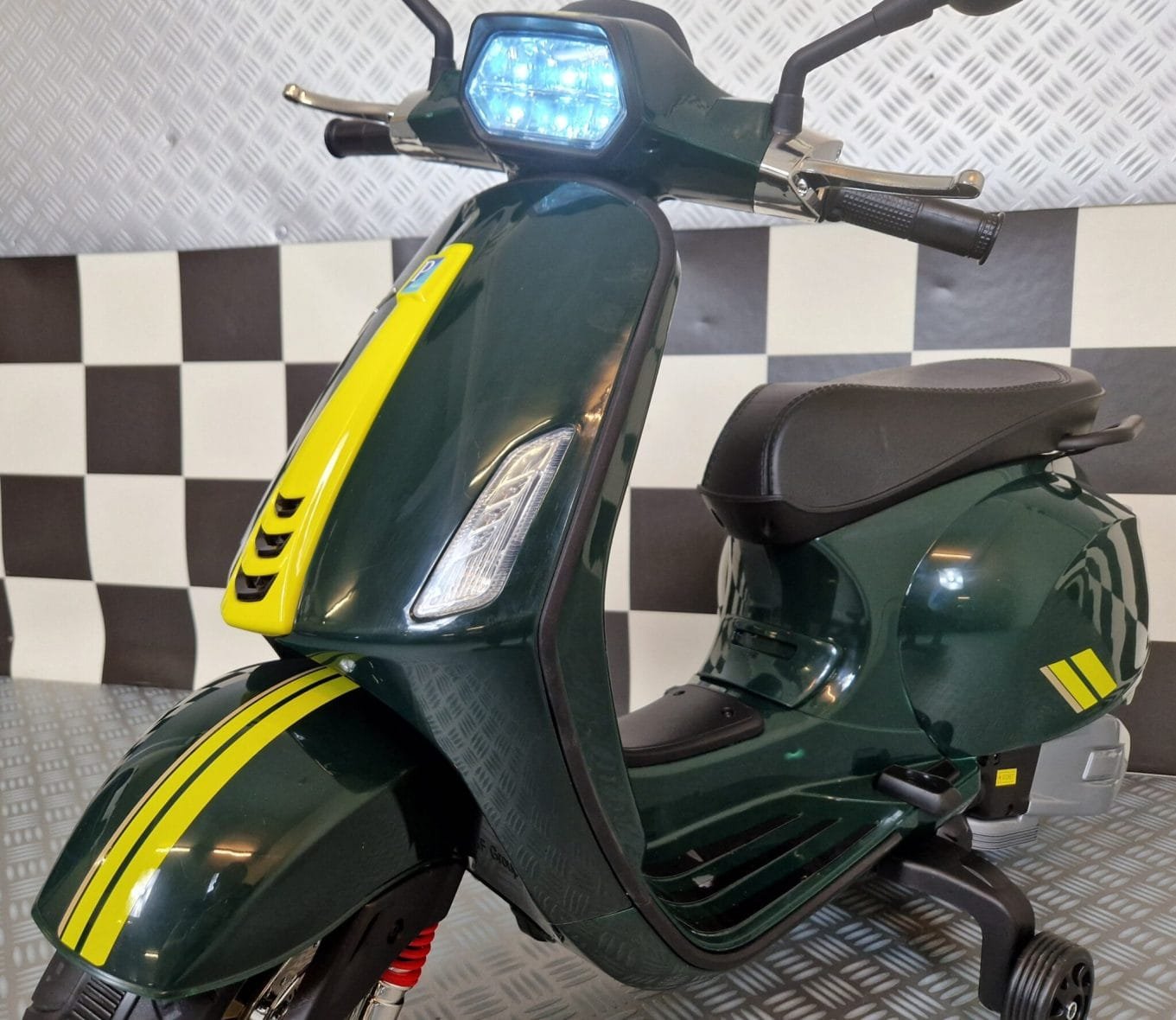 Elektrische-Vespa-accu-kinderscooter