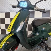 Elektrische-Vespa-accu-kinderscooter