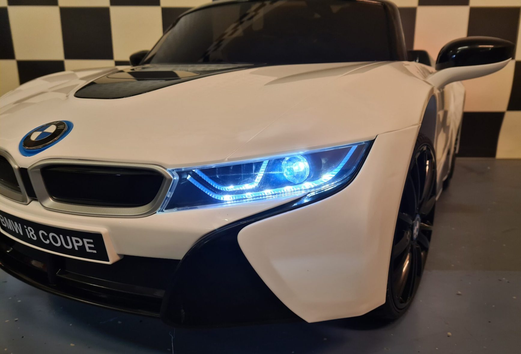 Elektrische-accu-kinderauto-BMW-i8
