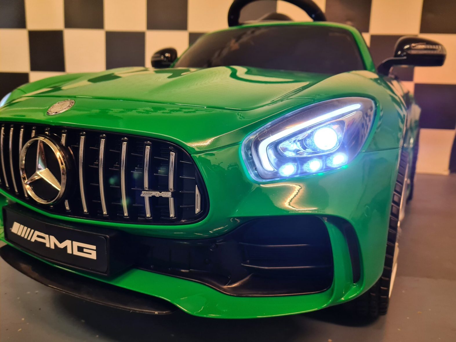 Elektrische-auto-kind-Mercedes-GTR-metallic-groen