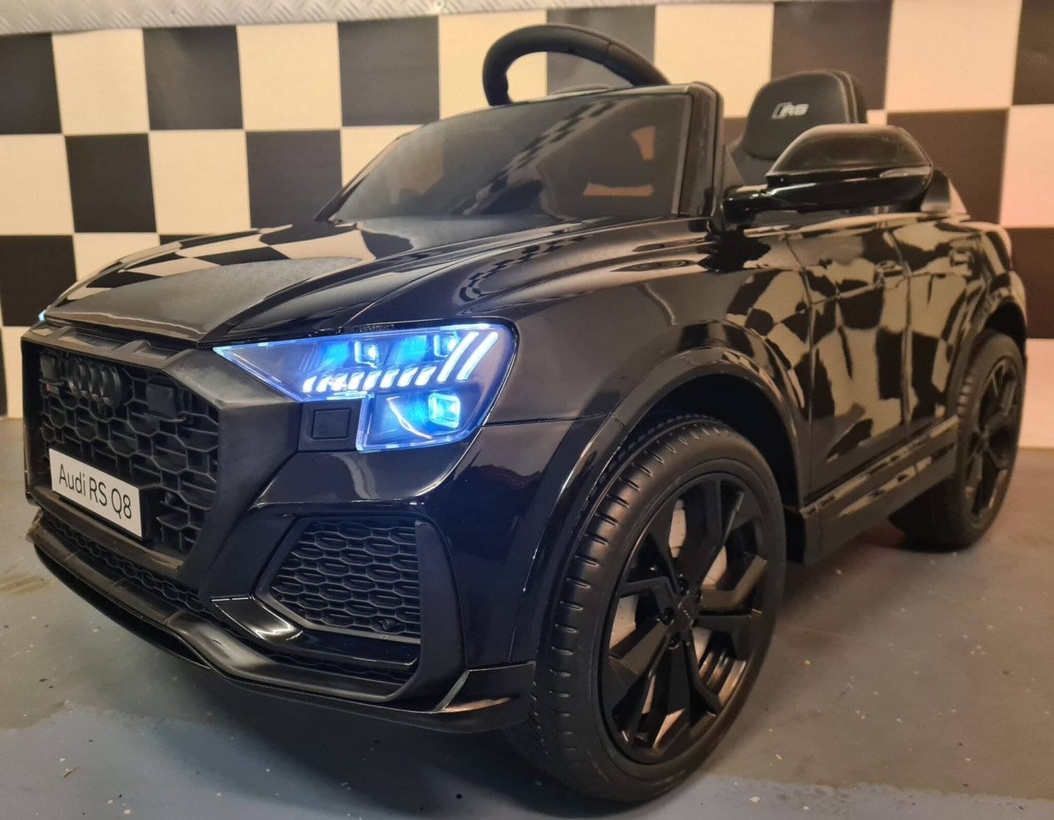 Elektrische-kinderauto-Audi-RS-Q8-zwart