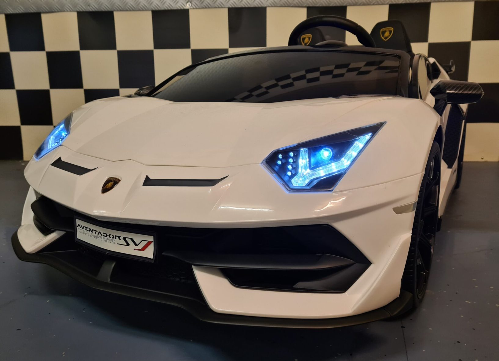 Lamborghini Aventador 2 Person 24 Volt with Drift White