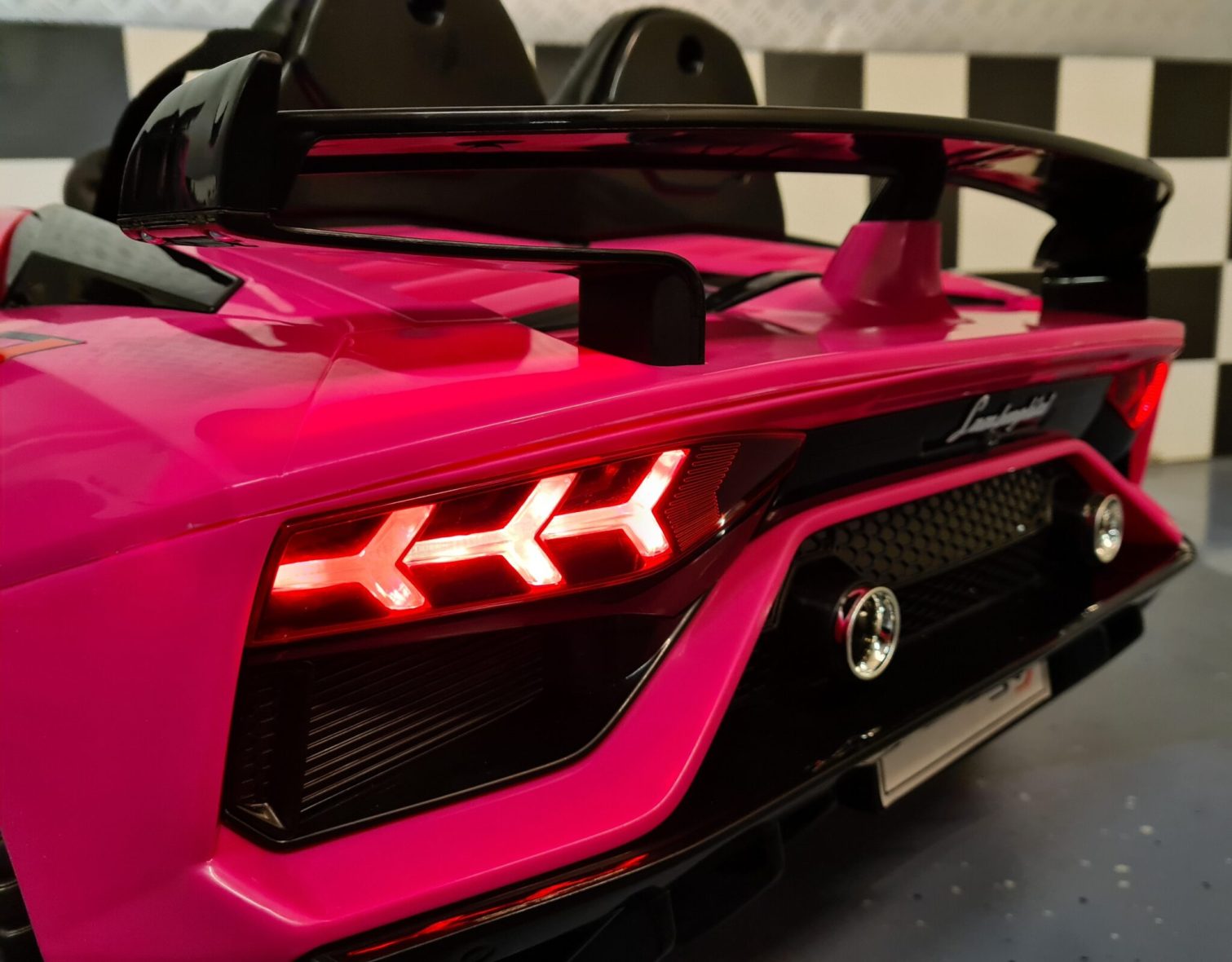 Elektrische-kinderauto-Lamborghini-Aventador-roze