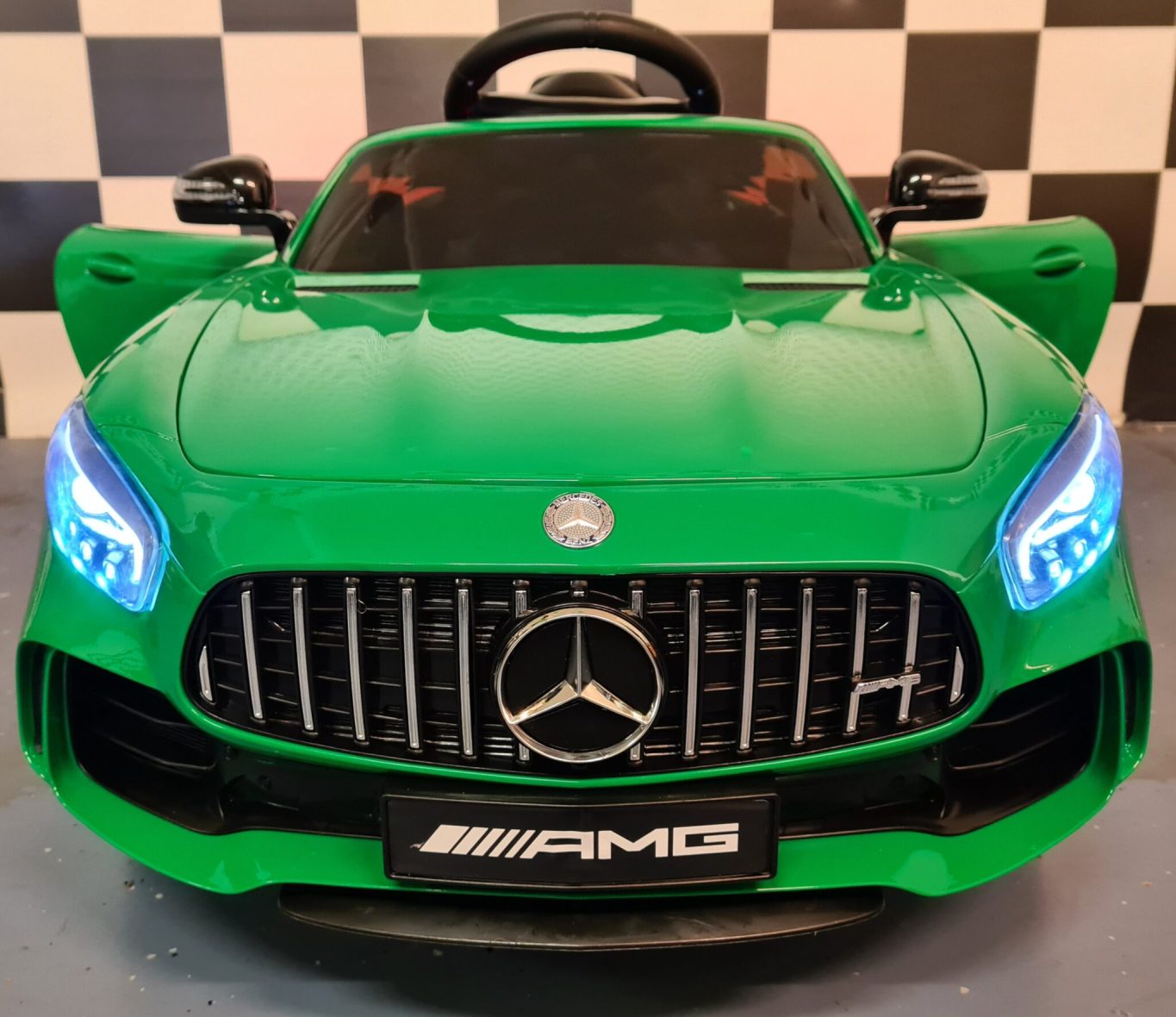Elektrische-kinderauto-Mercedes-GTR-metallic-groen
