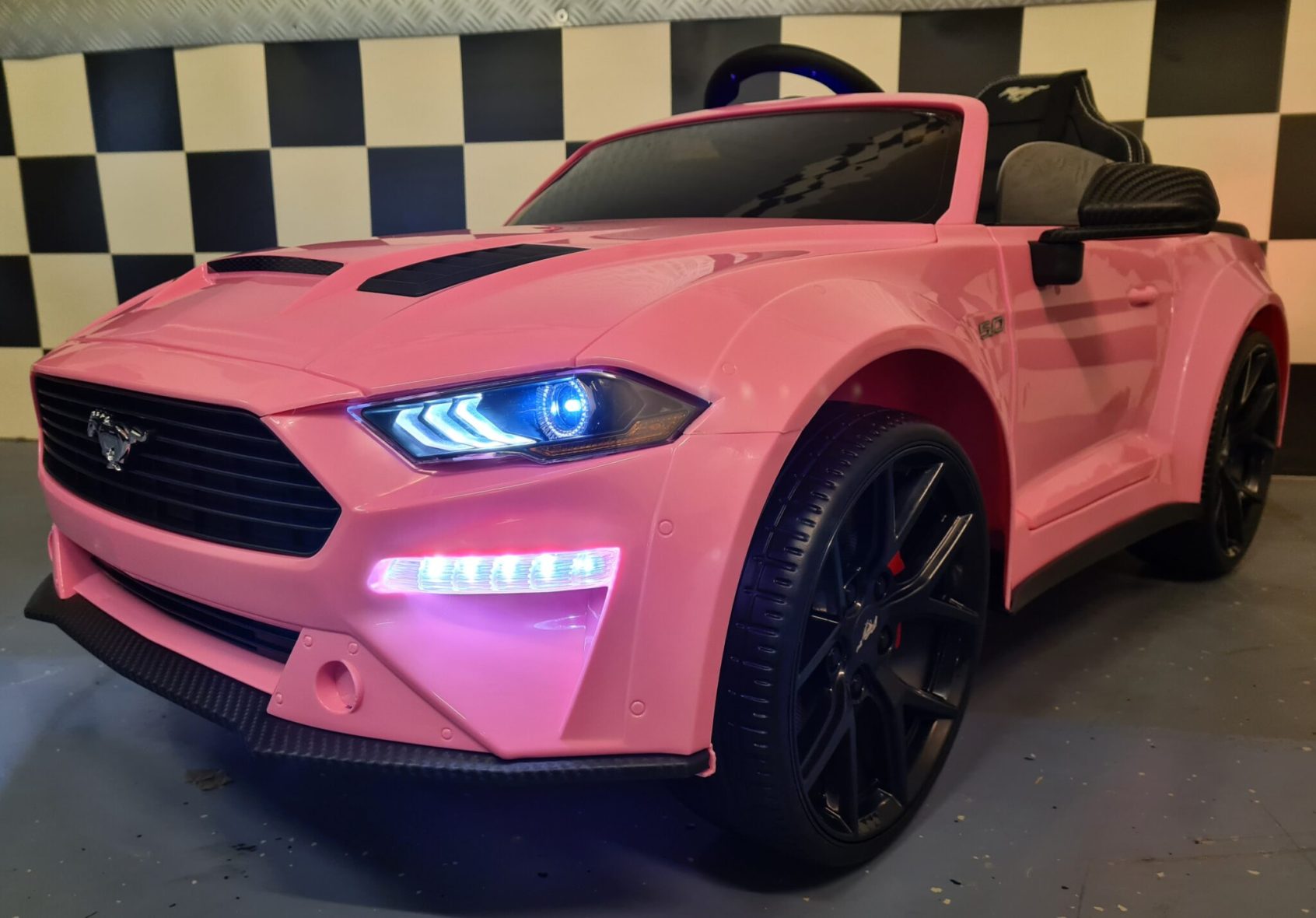 Ford-Mustang-roze-elektrische-kinderauto