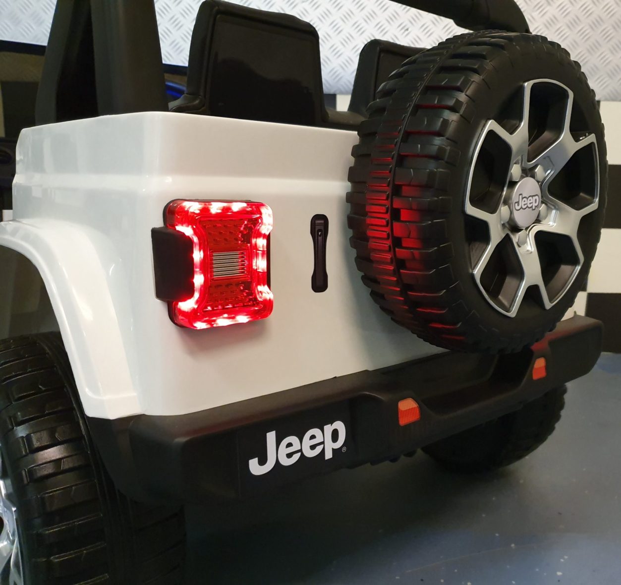 Jeep-kinder-auto-wrangler