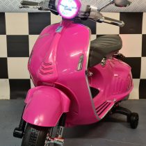 Kinder-accu-Vespa-scooter