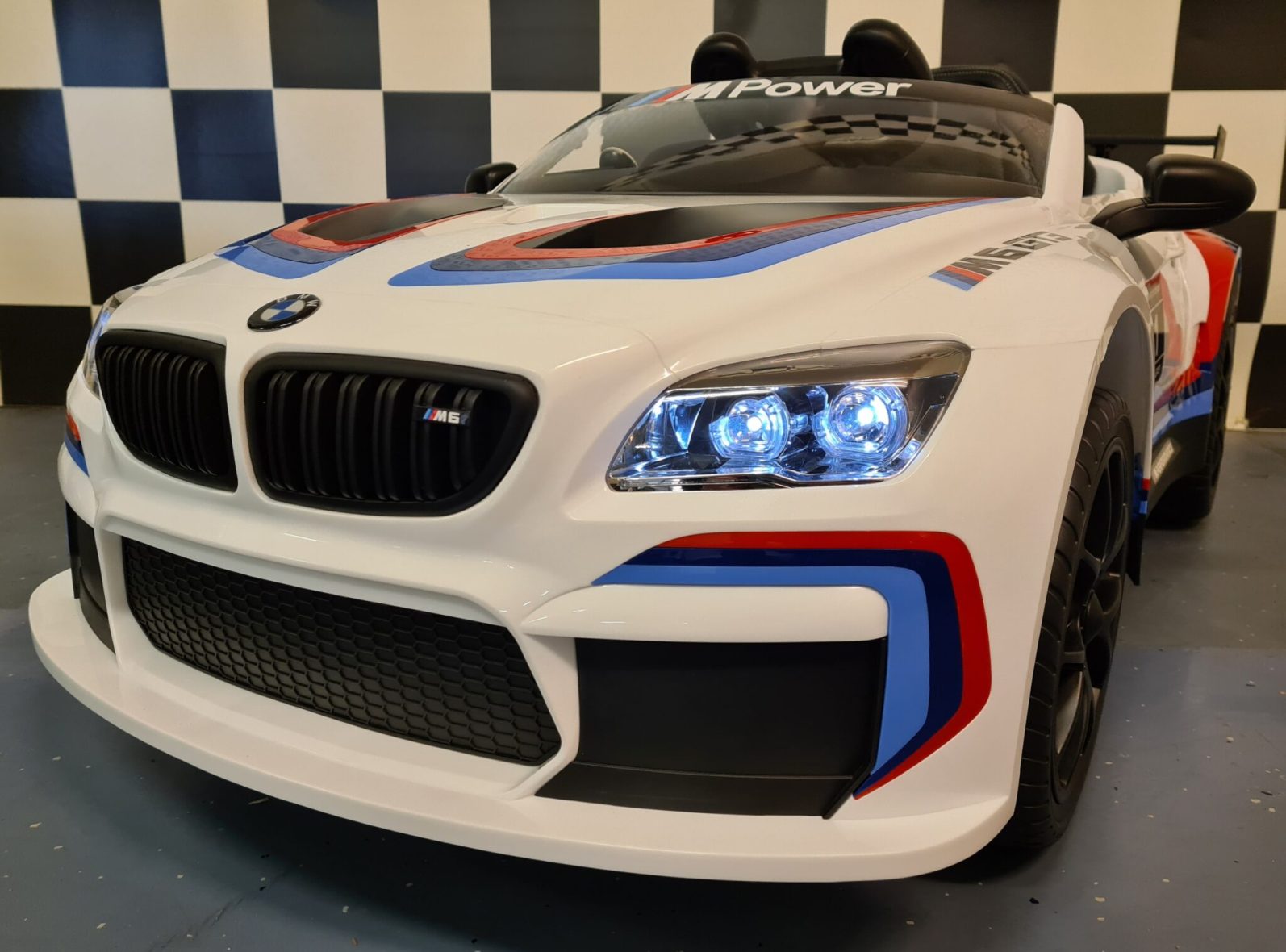 Electric Ride on Car Bmw M6 Gt3 with 2.4 G Rc White
