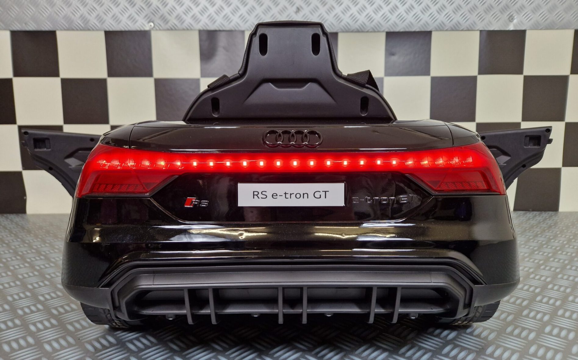 Kinderauto-E-Tron-GT-Audi