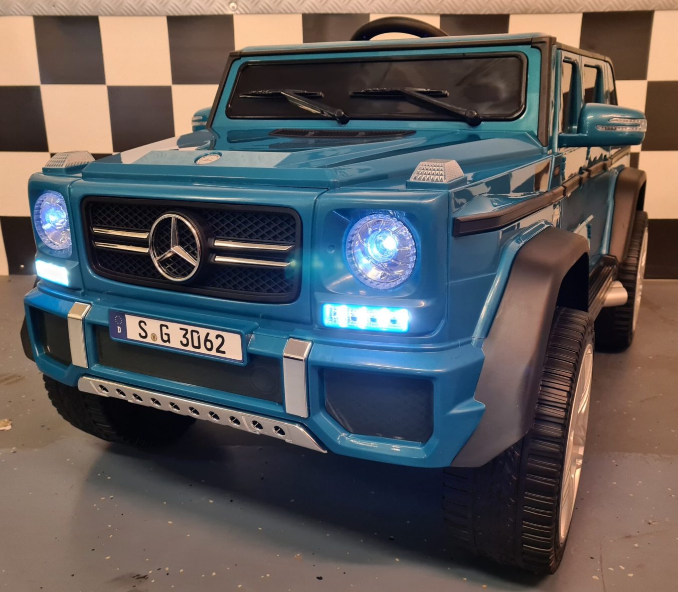 Children’s Car Mercedes Maybach G650 12 Volt 1 Person Blue