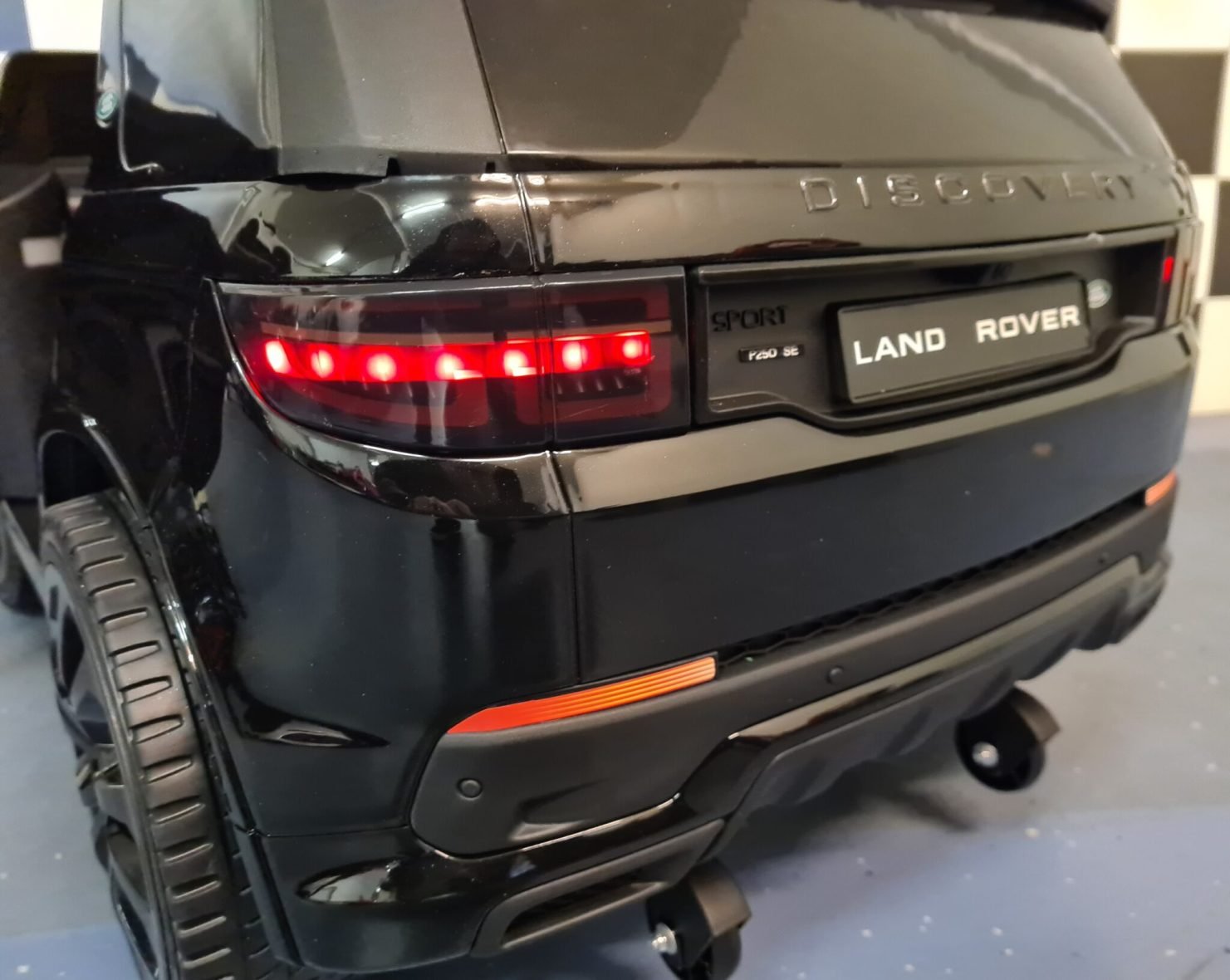 Land-Rover-discovery-elektrische-auto-kind