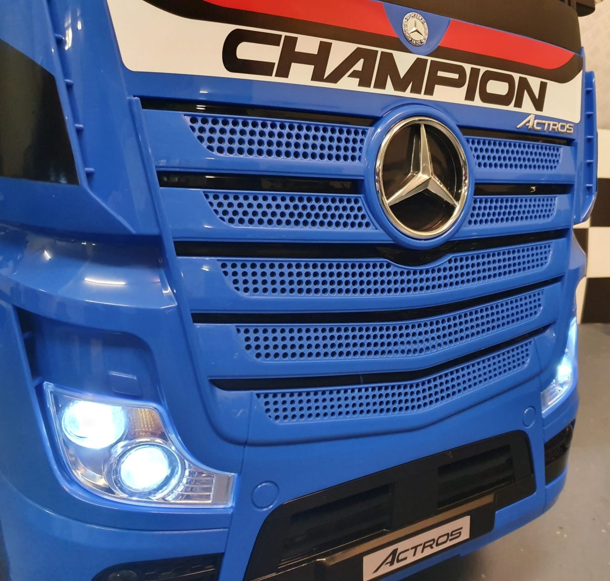 Mercedes-actros-elektrische-kinder-vrachtwagen-vrachtauto-truck