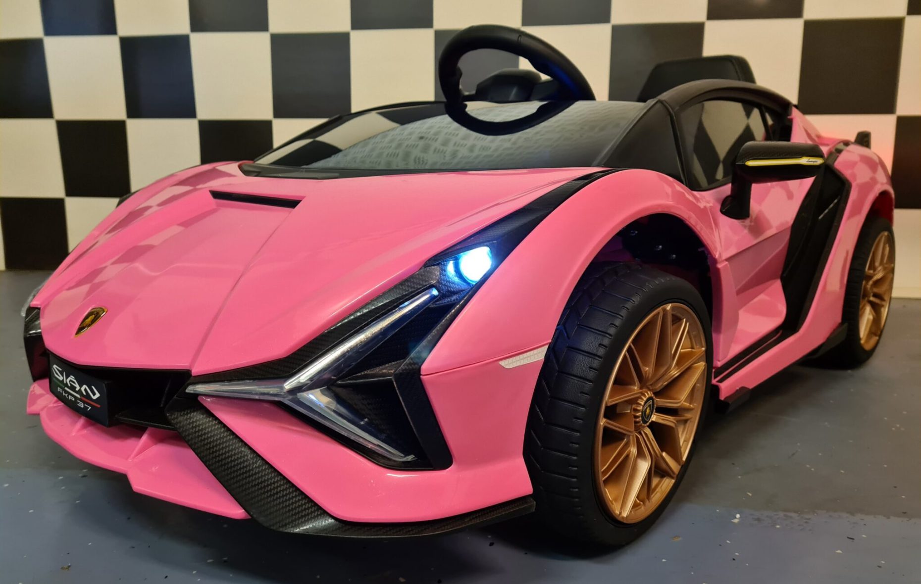 Roze-Lamborghini-Sian