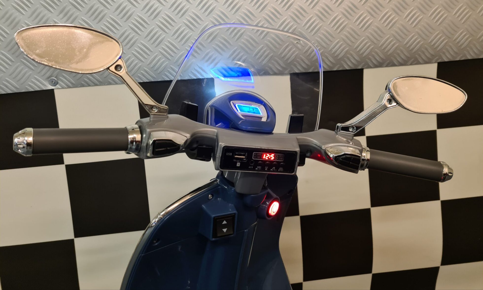 Speelgoed-accu-scooter-Vespa-946