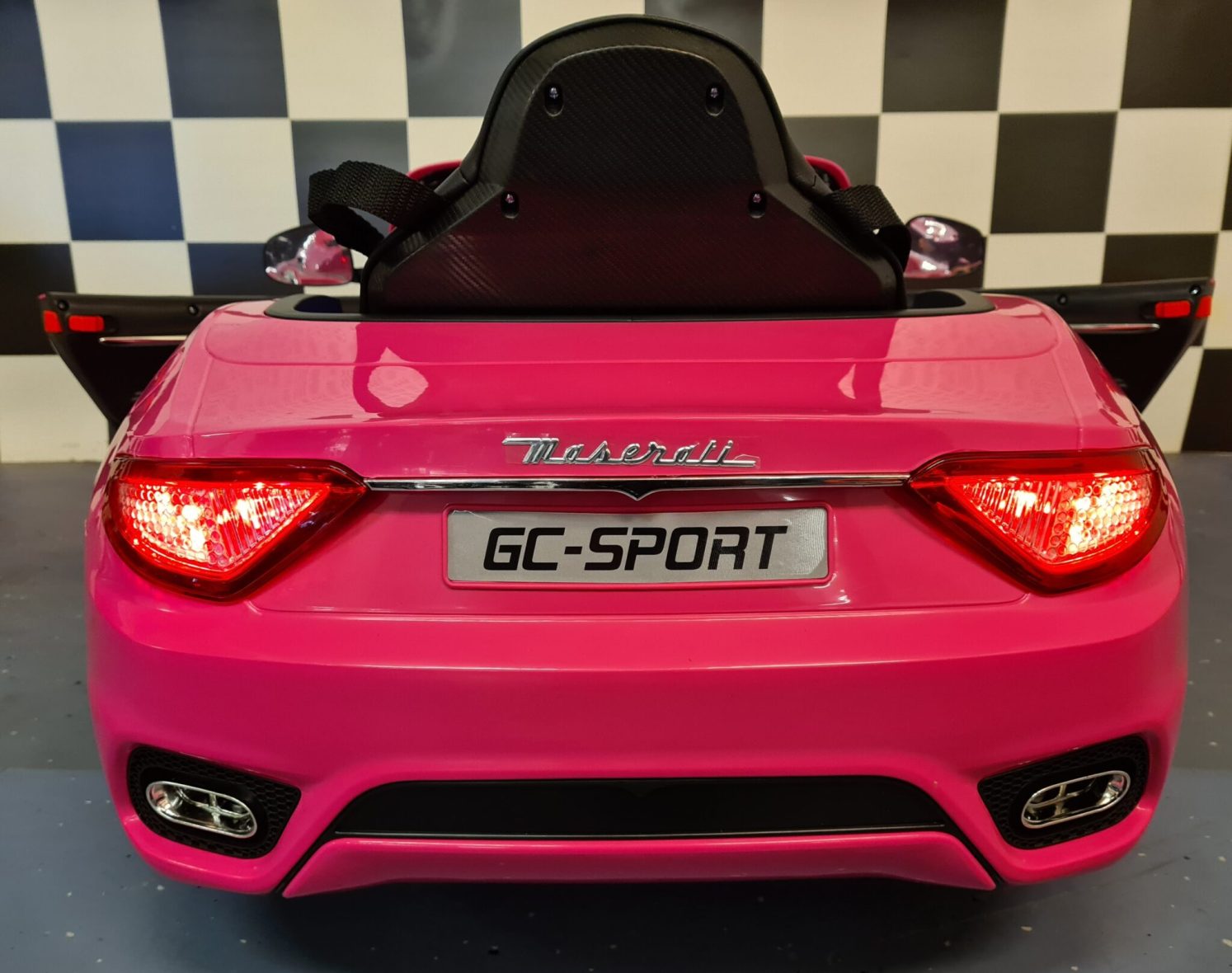 accu-auto-kind-Maserati-roze
