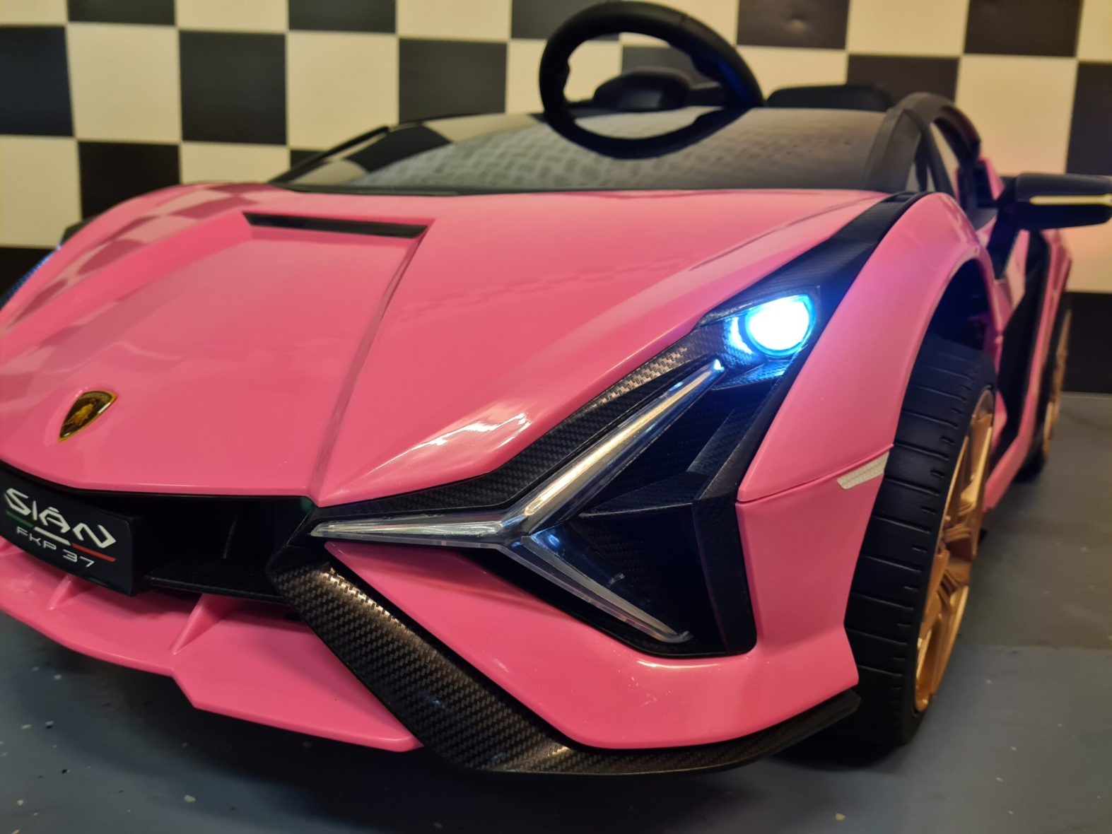 accu-speelgoedauto-Lamborghini-Sian-roze