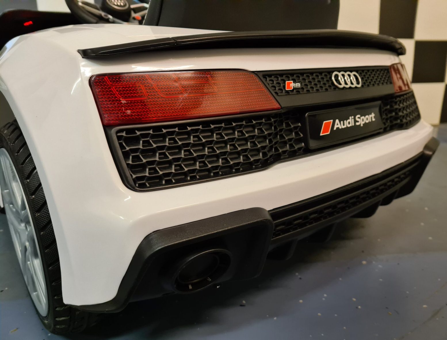 elektrische-auto-kind-Audi-R8-sport