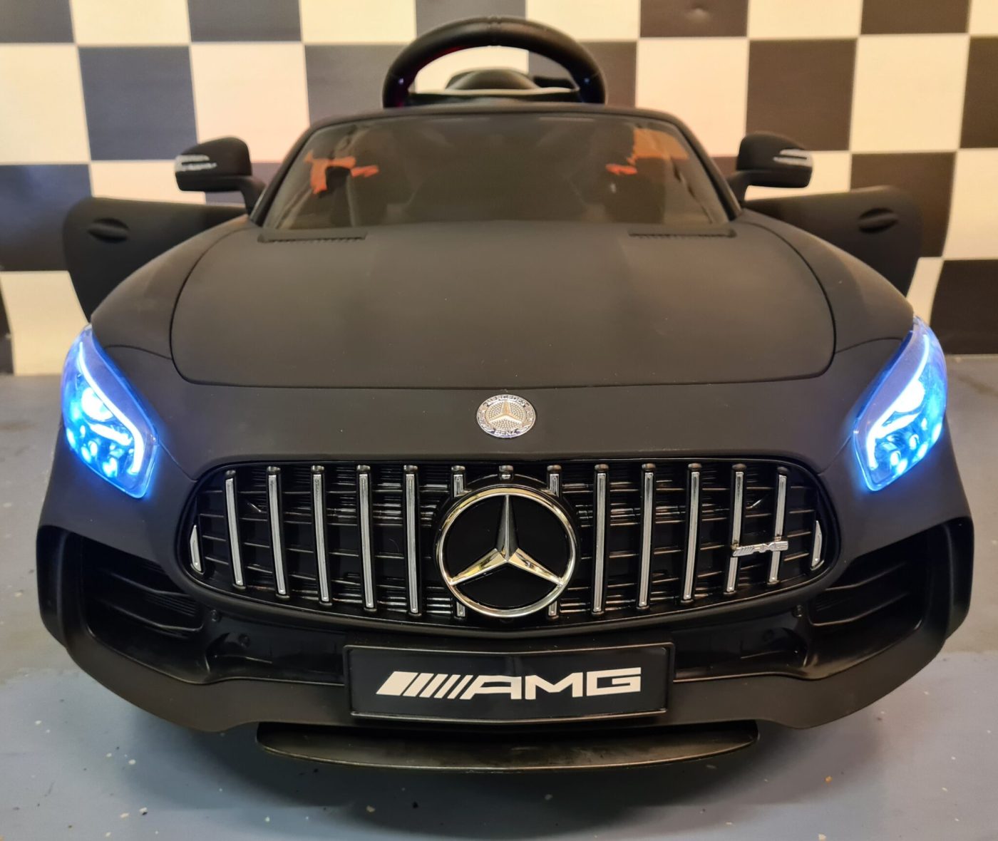 elektrische-kinderauto-Mercedes-GTR-mat-zwart