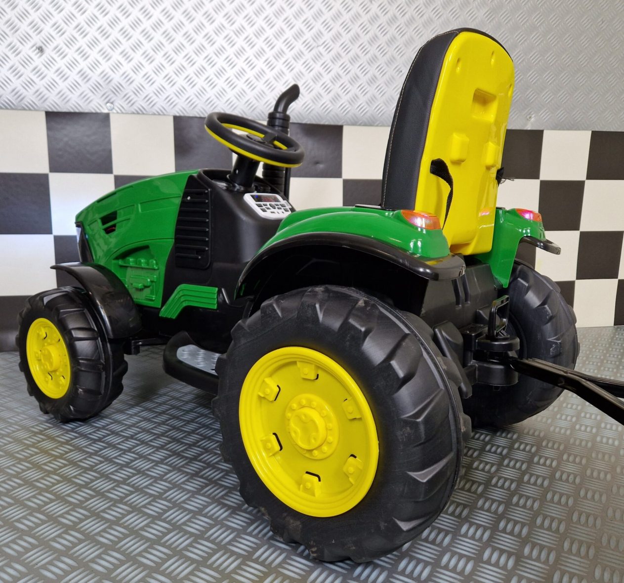 elektrische-speelgoed-tractor-met-watertank