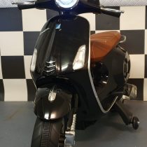 elektrische-vespa-kinderscooter-zwart
