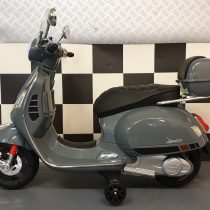 kinder-scooter-vespa-grijs-1
