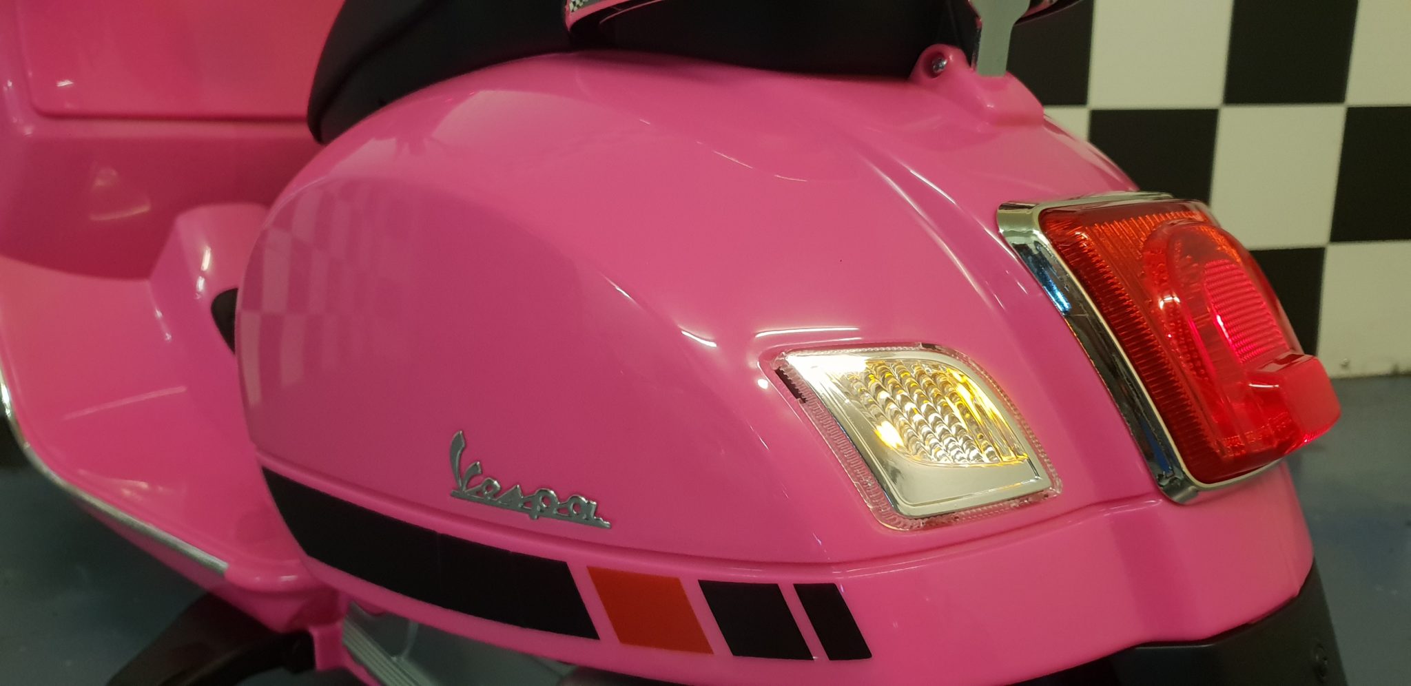 kinderscooter-roze-12volt-Vespa