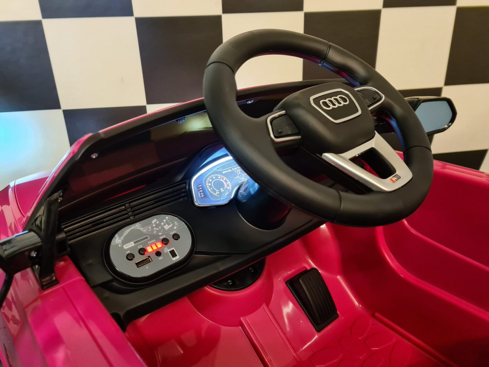 roze-kinderauto-Audi