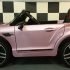 roze speelgoedauto bentley
