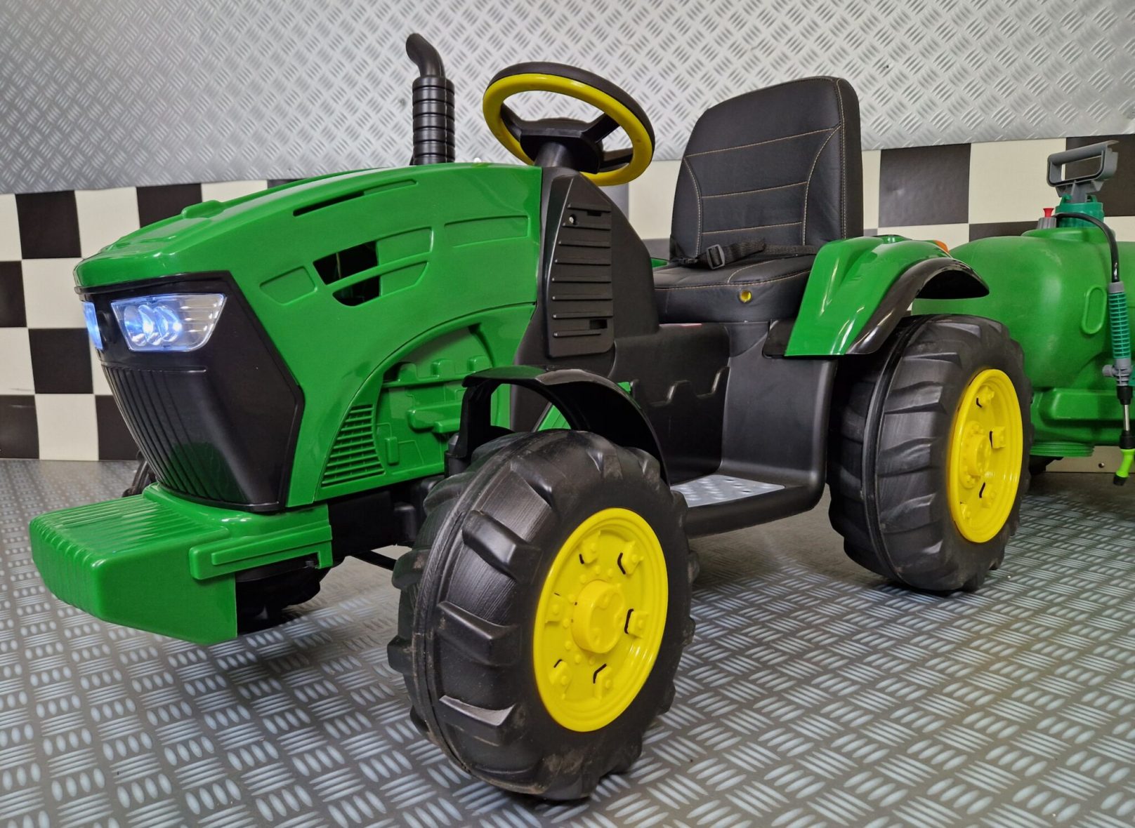 speelgoed-tractor-met-watertank