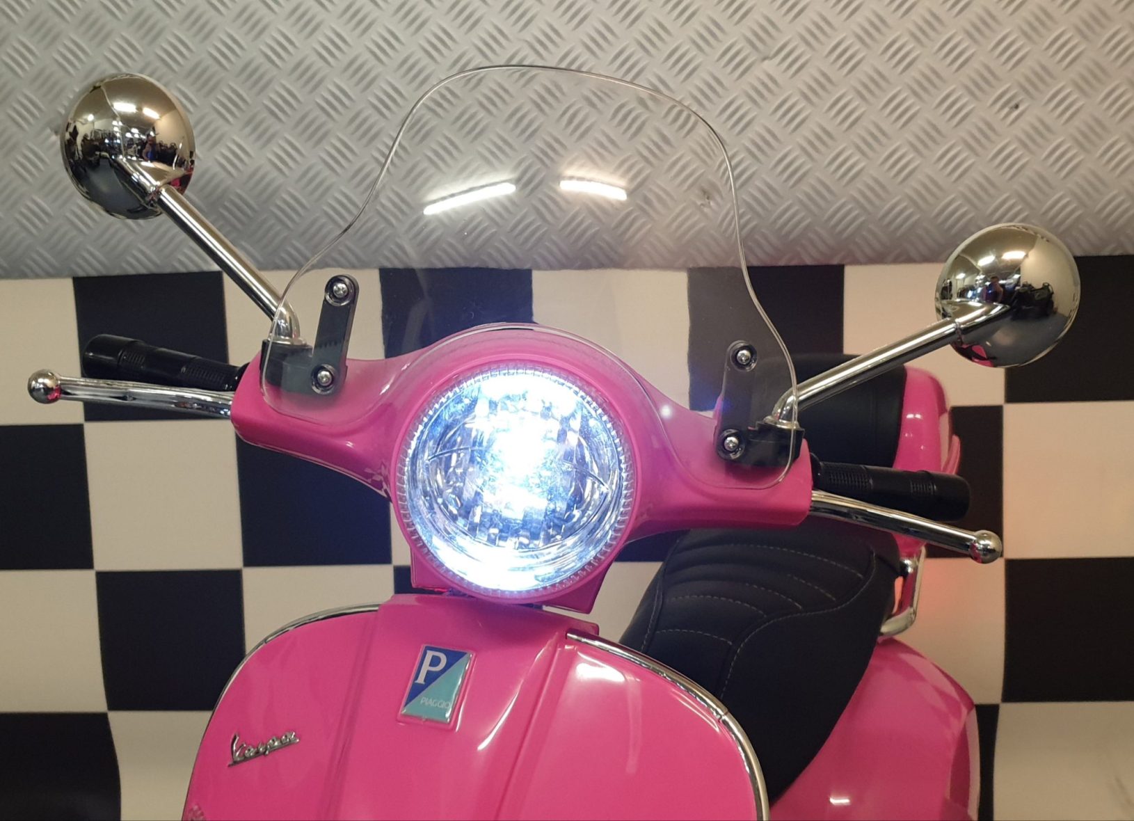 vespa-kinder-elektrische-scooter-roze