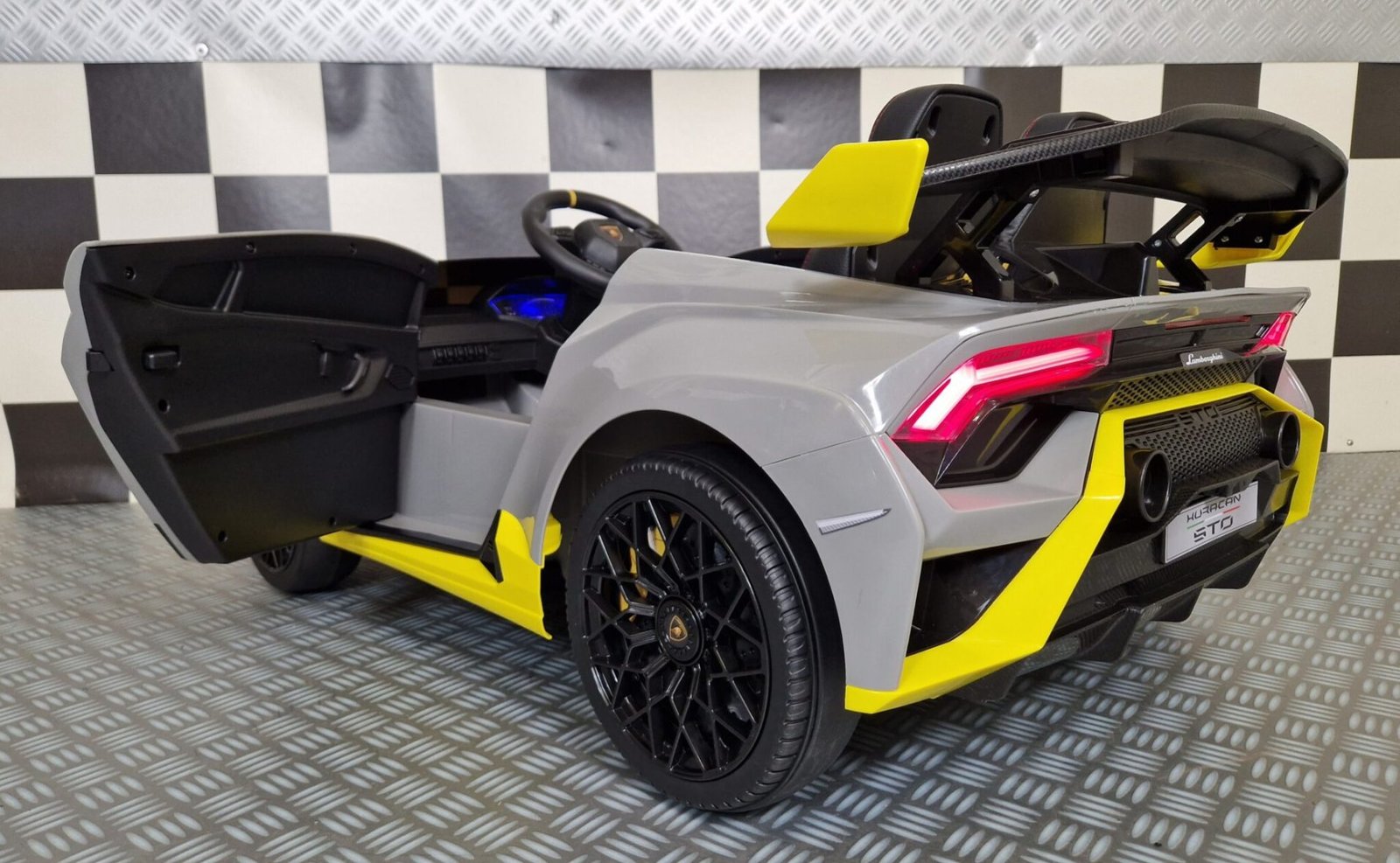 Elektrische-kinderauto-Lamborghini-Huracan-STO-drift