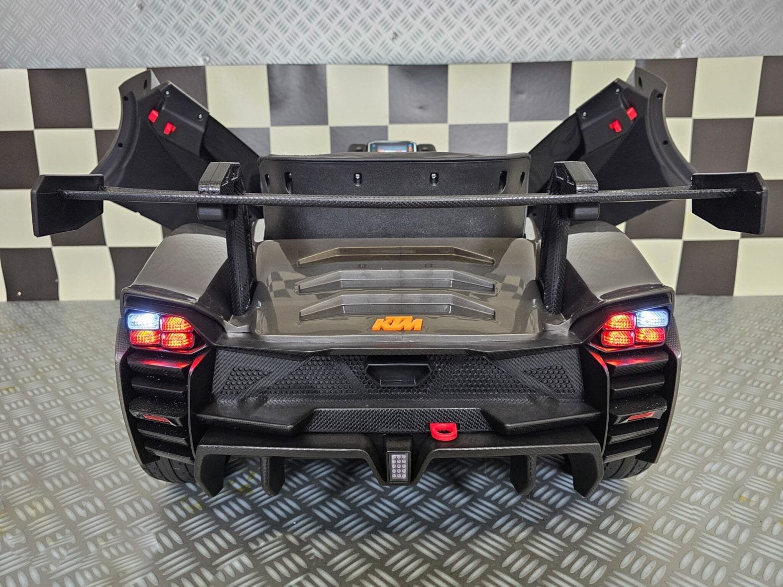 Elektrische-kinderauto-KTM-X-Bow-GT-XR