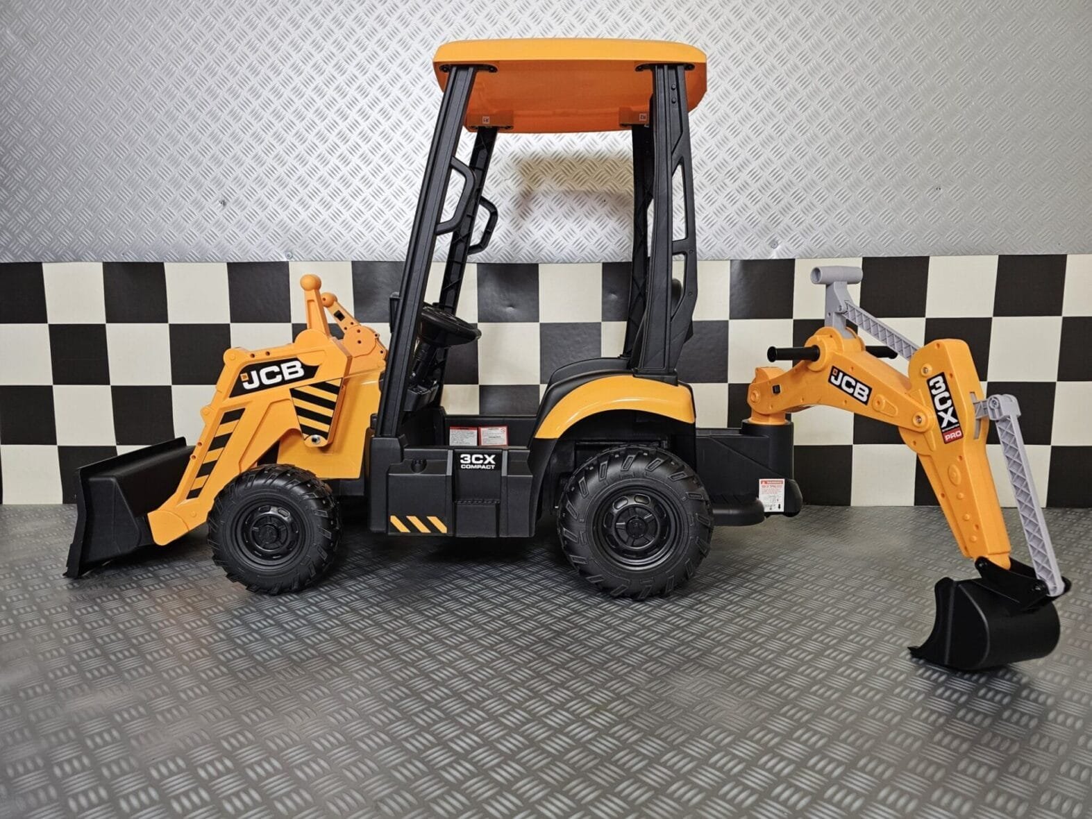 Licensed JCB Sitemaster 12V Electric Children’s Tractor with Roof, Front Loader & Backhoe (1)