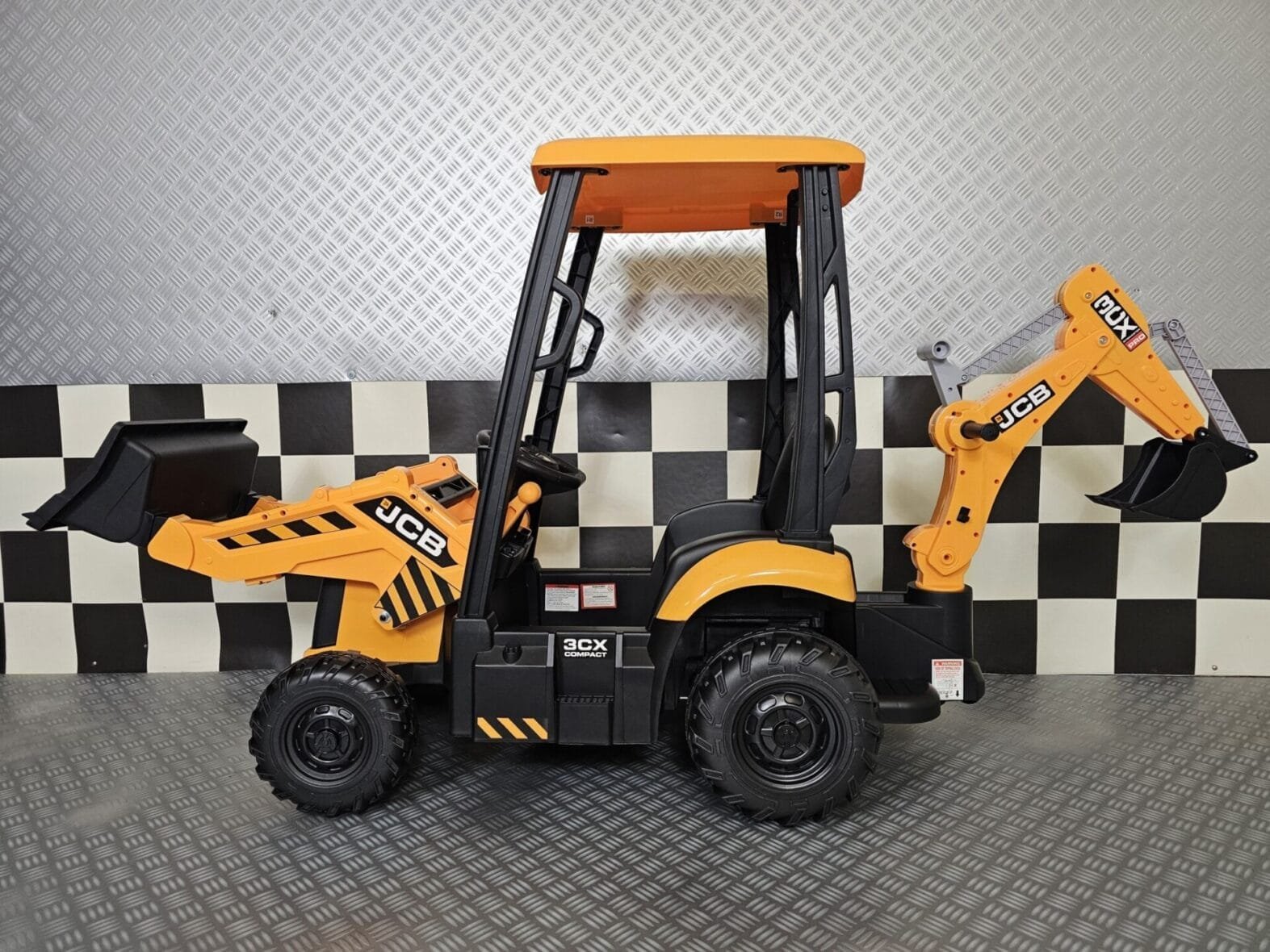 Licensed JCB Sitemaster 12V Electric Children’s Tractor with Roof, Front Loader & Backhoe (6)