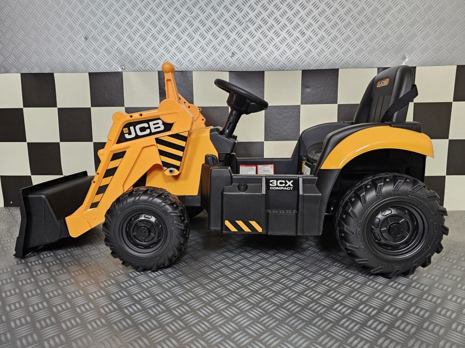 Licensed JCB Toy Tractor Electric Ride-on (1)