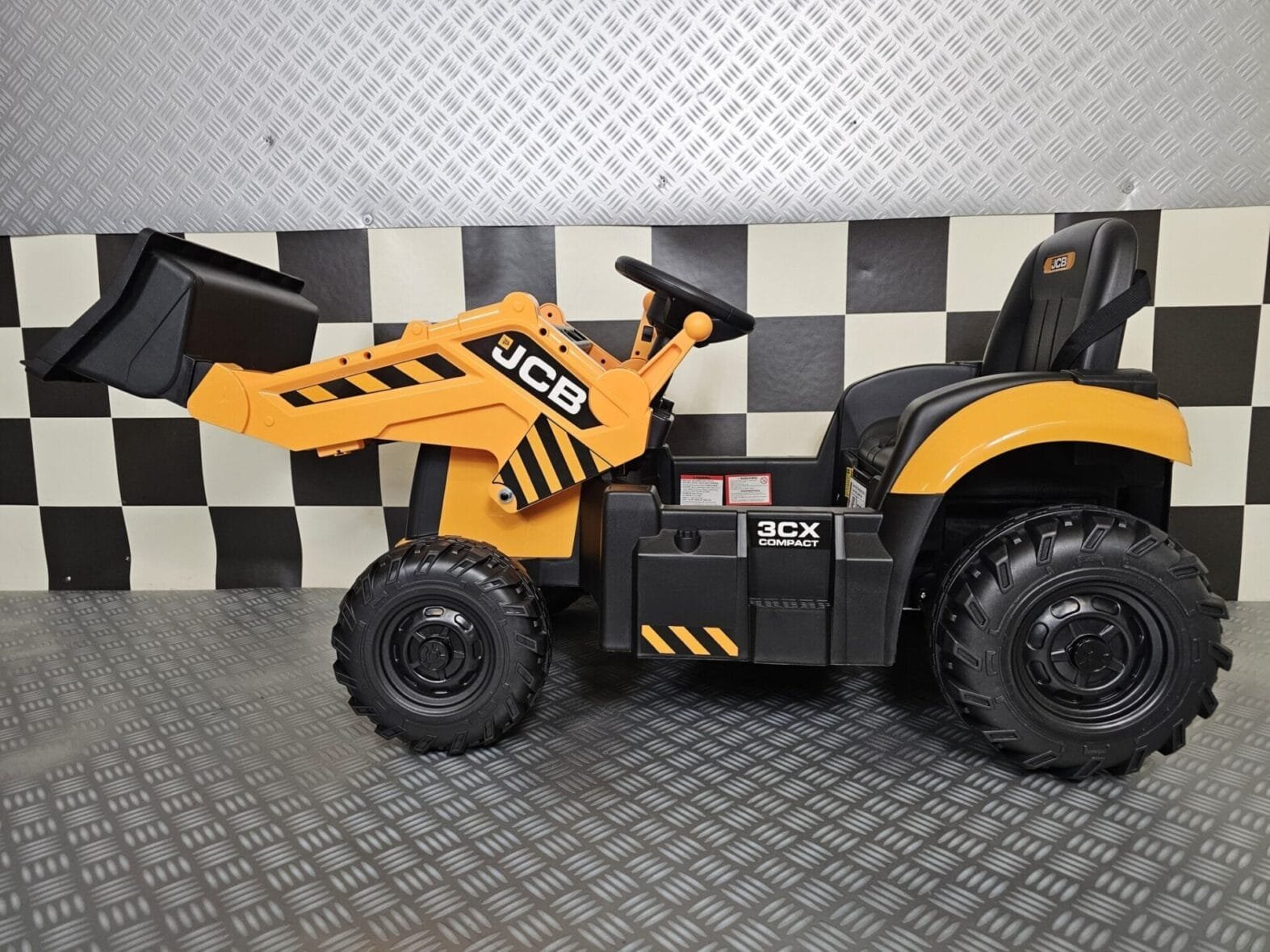 Licensed JCB Toy Tractor Electric Ride-on (4)