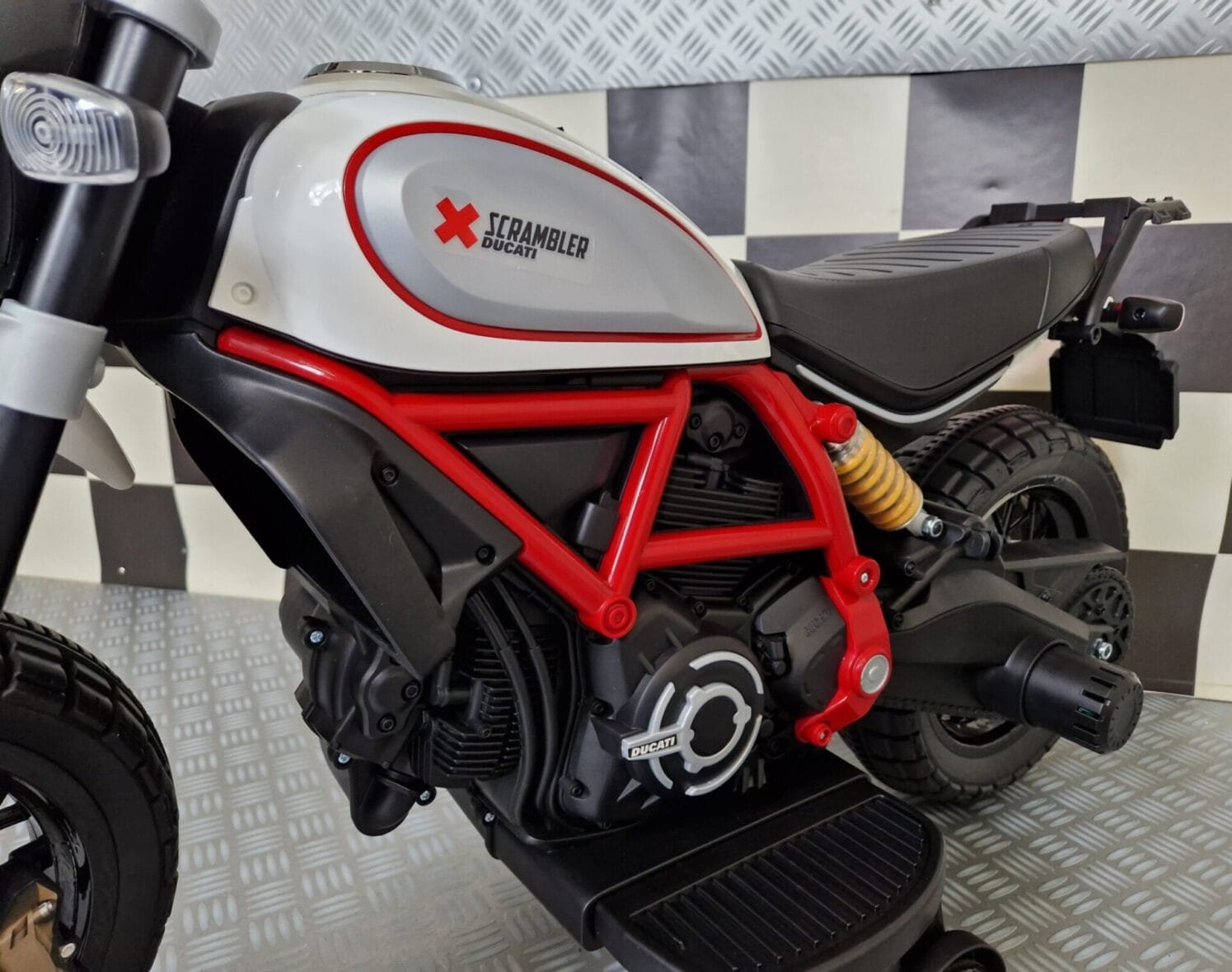 Elektrische-kindermotor-Ducati-Scrambler