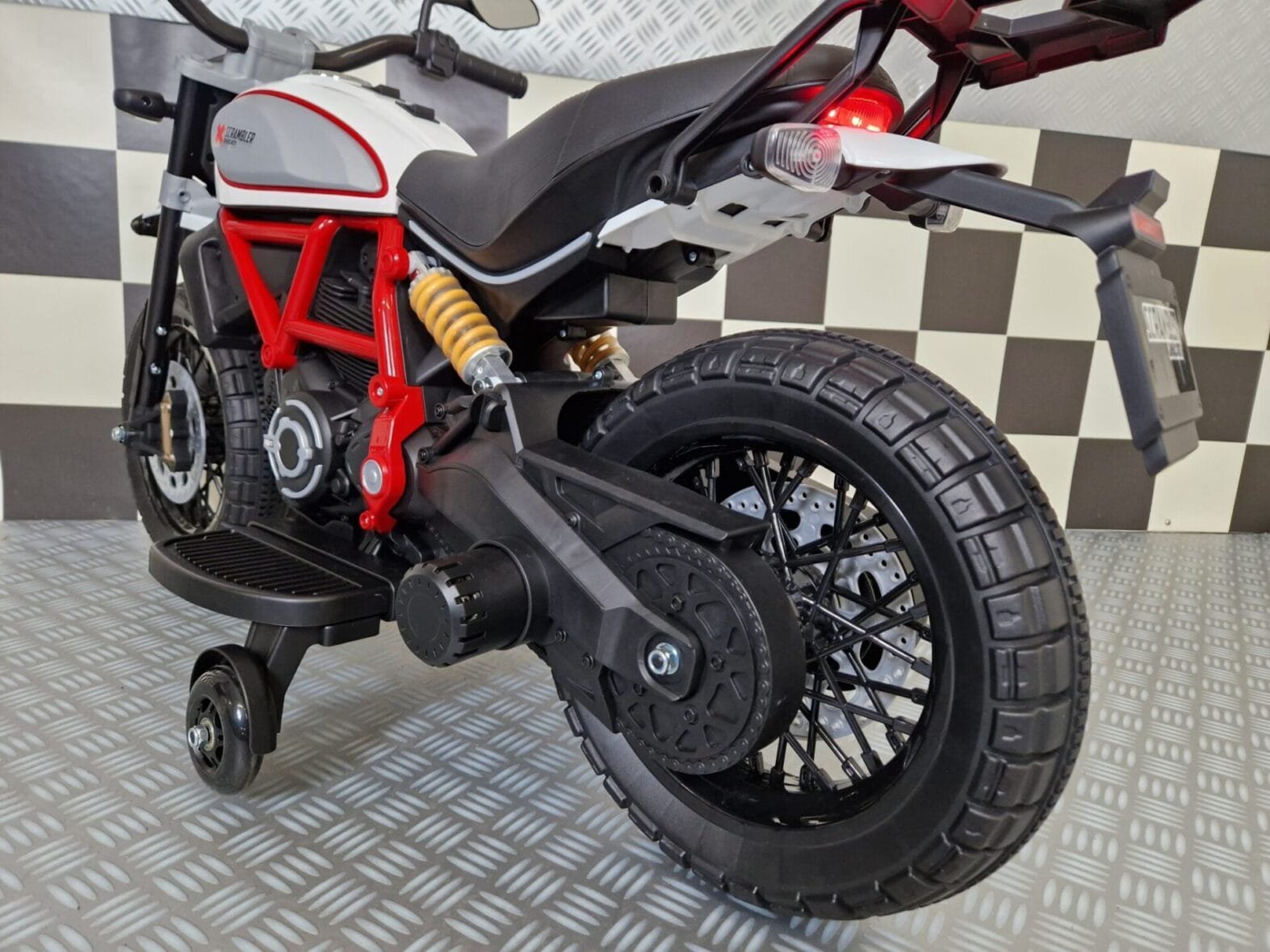 Elektrische-speelgoed-motor-Ducati-Scrambler