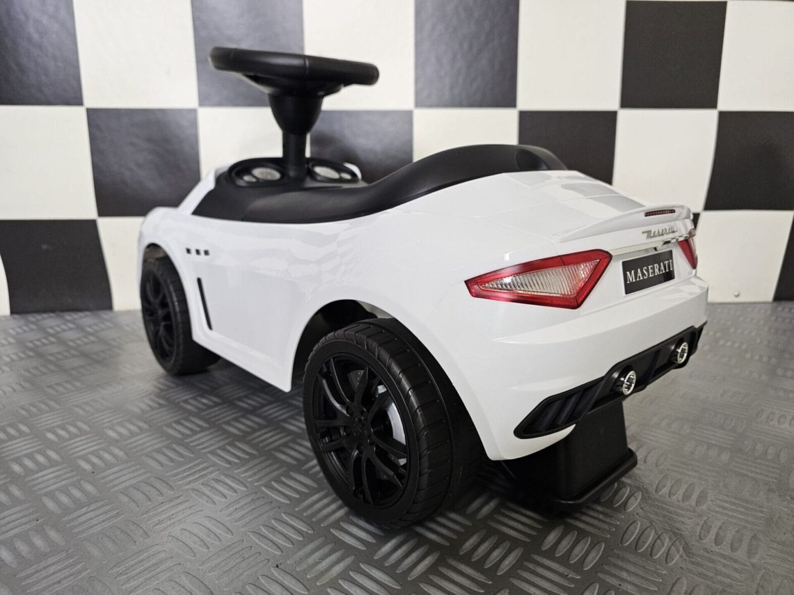 Walking Maserati Gran Cabrio – Gallery Image