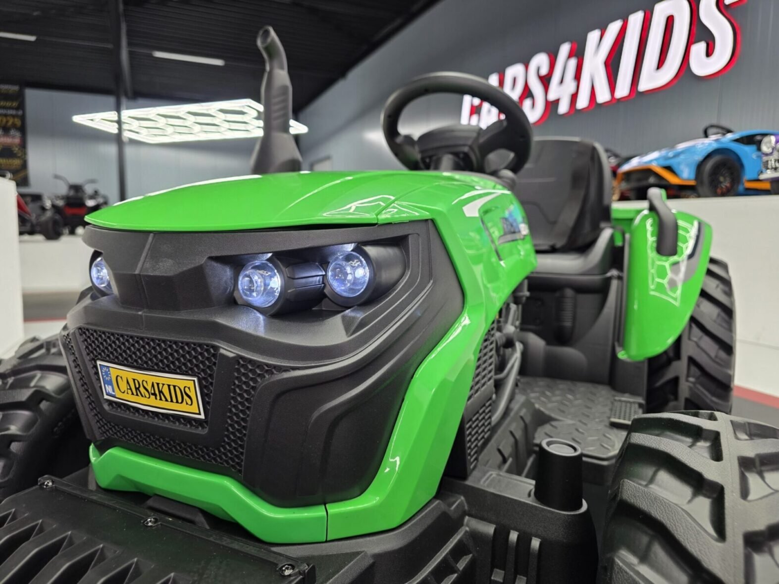 Children’s tractor 24 volt with trailer RC – Gallery Image