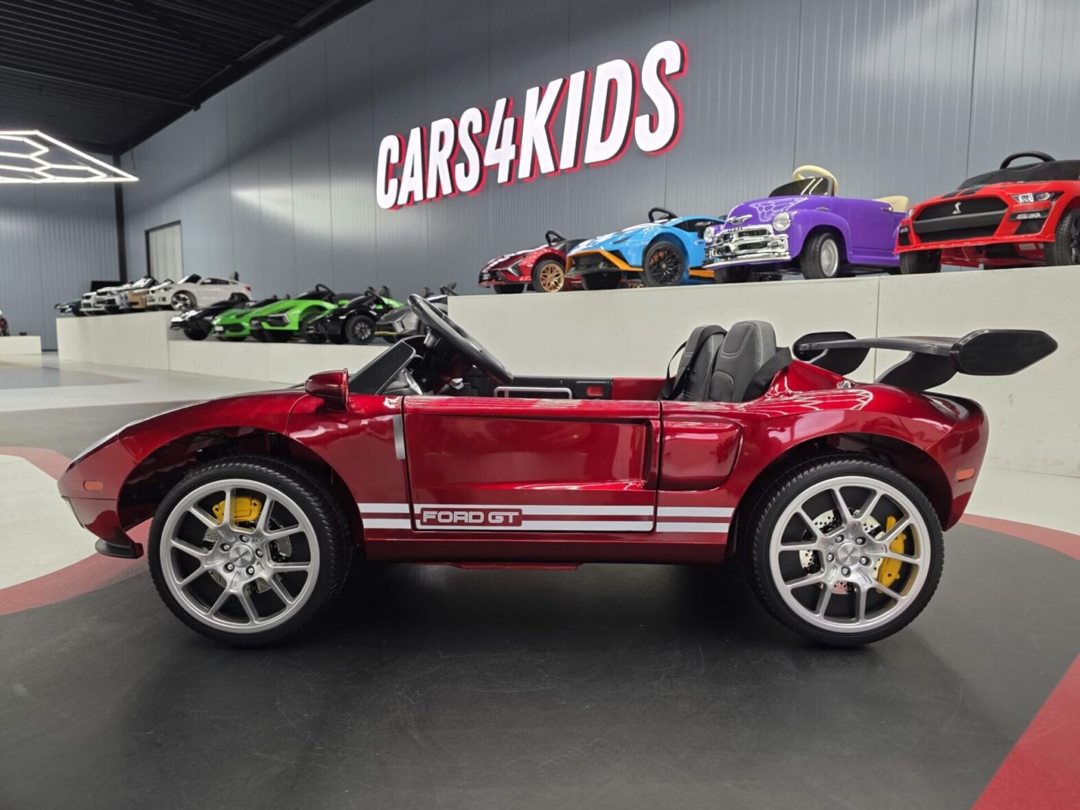 Ford GT 2-seater 24-volt children’s car – Gallery Image