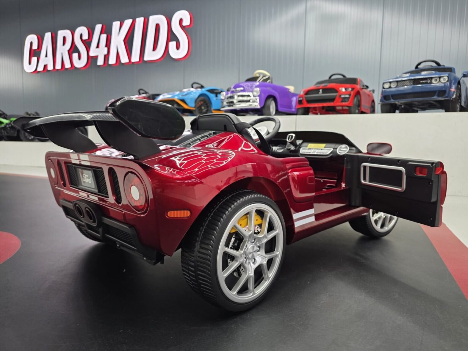 Ford GT 2-seater 24-volt children’s car – Gallery Image