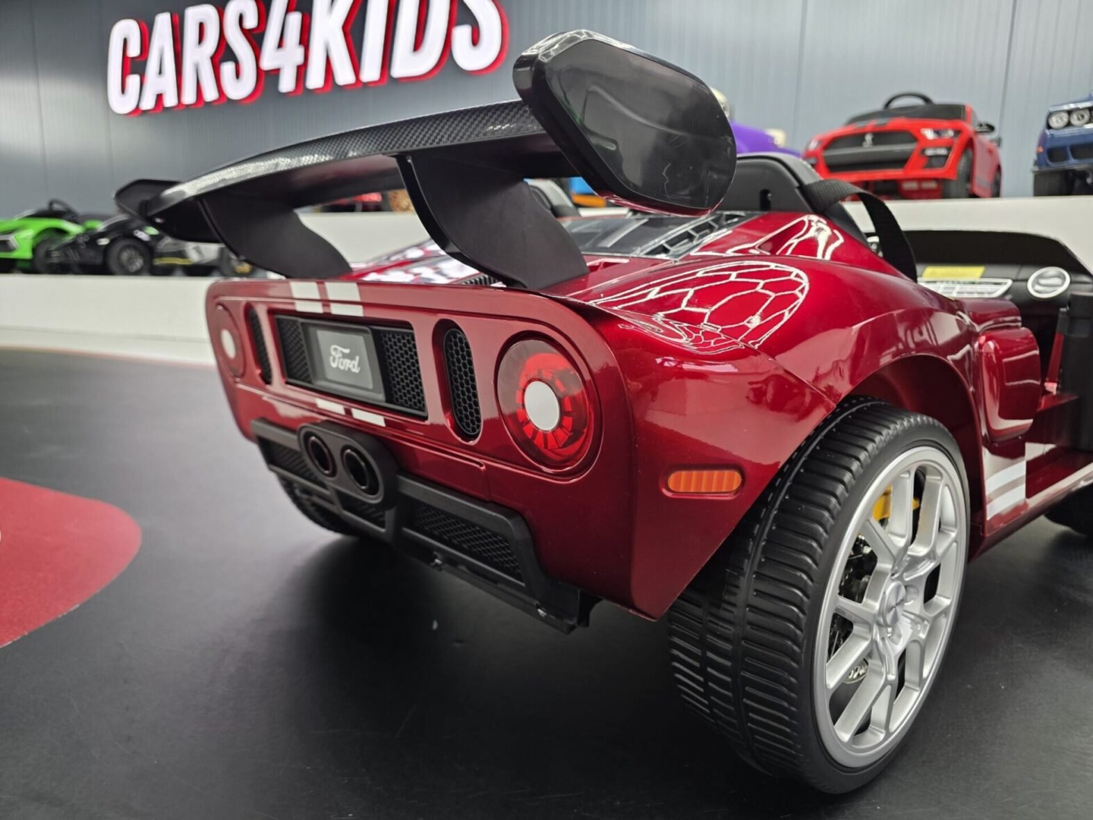 Ford GT 2-seater 24-volt children’s car – Gallery Image